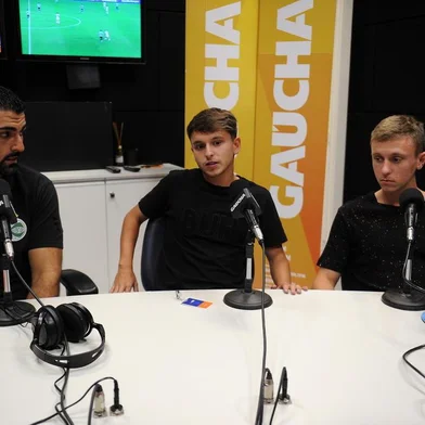  CAXIAS DO SUL, RS, BRASIL, 28/01/2020 - Programa Show dos esportes na Serra, edição 105,  com os convidados Roberto Maschio, Técnico, e os atletas Henrique Padilha e Arthur Traesel, da categoria sub 17 do Juventude. Apresentação de Eduardo Costa e Marcelo Rocha.  (Marcelo Casagrande/Agência RBS)