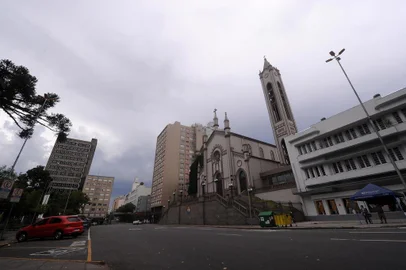  CAXIAS DO SUL, RS, BRASIL, 31/12/2019 - Último dia do ano foi marcado com ruas quase desertas e pancadas de chuva. (Marcelo Casagrande/Agência RBS)