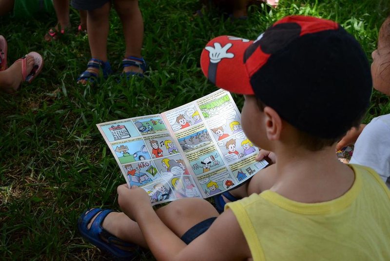 Projeto Gibi sem Dono, que ocorre na Praça das Flores de Nova Petrópolis em comemoração do Dia Nacional dos Quadrinhos.