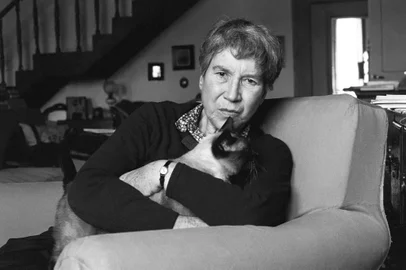 Natalia Ginzburg em sua casa sua em 1988<!-- NICAID(14402574) -->