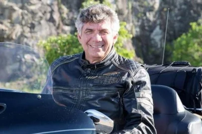 Morador de Caxias do Sul, Mario Sérgio Säge morreu na noite de sábado na praia da Guarita, em Torres, ao não conseguir sair do mar após levar oferendas para Iemanjá. A provável causa foi um mal súbito