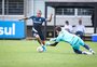 Com retorno de Everton e dúvidas na equipe, Grêmio treina para enfrentar o Aimoré