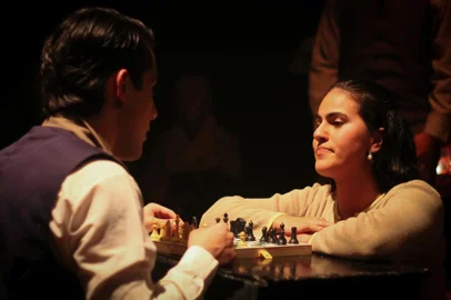 Divulgação do espetáculo O Anexo Secreto, sobre o Diário de Anne Frank.<!-- NICAID(14410028) -->