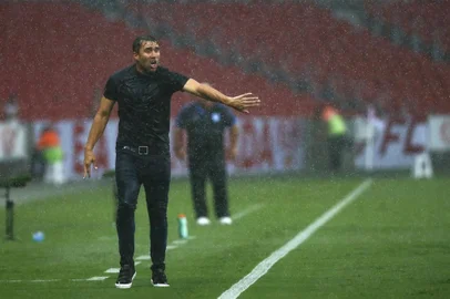  PORTO ALEGRE, RS, BRASIL, 08-02-2020: Internacional vence o Novo Hamburgo por 2 x 0, em partida válida pelo Campeonato Gaúcho 2020, no Estádio Beira Rio. Na foto, técnico Eduardo Coudet (FOTO FÉLIX ZUCCO/AGÊNCIA RBS, Editoria de Esportes).<!-- NICAID(14413025) -->