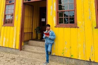 Jose Loreto está gravando o filme A Cerca, em Cambará do Sul