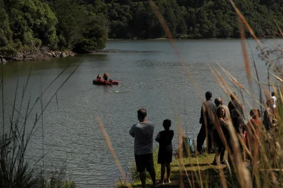  CAXIAS DO SUL, RS, BRASIL, 10/02/2020Bombeiros realizaram nesta manhã a busca por corpos de dois jovens desaparecidos desde a semana passada. às 9h 44min o corpo do adolescente de 14 anos, Henrique foi encontrado.(Lucas Amorelli/Agência RBS)