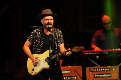  CAXIAS DO SUL, RS, BRASIL, 21/11/2019. 12º Mississipe Delta Bluers Festival RS - MDBF Mardi Gras Edition. Fabricio Beck & Banda Alabama no palco Nola Stage. . (Porthus Junior/Agência RBS)