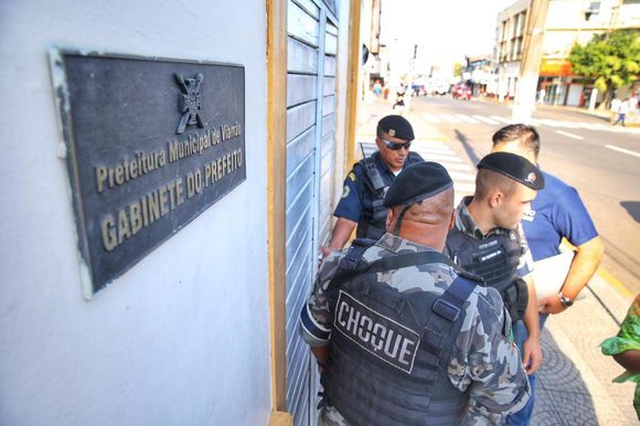 Justiça afasta prefeito de Viamão e cinco secretários por 180 dias | GZH