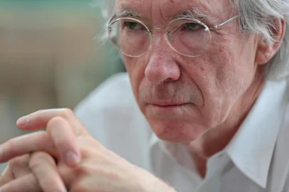 PORTO ALEGRE, RS, BRASIL - 2016.10.24 - Retrato do escritor inglês, Ian McEwan, palestrante do Fronteiras do Pensamento, para matéria do caderno DOC. (Foto: ANDRÉ ÁVILA/ Caderno DOC/ Agência RBS)<!-- NICAID(12523398) -->