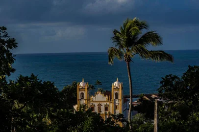 The Igreja do Carmo in Olinda. Many people visiting Brazil make a beeline for the beaches of Rio de Janeiro. In doing so, they fly over Brazilâ¿¿s fourth largest city, and one of the most culturally fascinating regions in the country. Recife and the northRECIFE, Brazil â BC-TRAVEL-TIMES-36-BRAZIL-ART-NYTSF â The Igreja do Carmo in Olinda. Many people visiting Brazil make a beeline for the beaches of Rio de Janeiro. In doing so, they fly over Brazilâs fourth largest city, and one of the most culturally fascinating regions in the country. Recife and the northeastern corner of Brazil are a world apart from Rio, SÃ£o Paulo and the rest of southern Brazil. The climate is hotter, and much of the food and music can only be authentically consumed in the region itself. (Dado Galdieri/The New York Times)--ONLY FOR USE WITH ARTICLE SLUGGED -- BC-TRAVEL-TIMES-36-BRAZIL-ART-NYTSF -- OTHER USE PROHIBITED.Local: Recife/OlindaIndexador: Dado GaldieriFonte: NYTSFFotógrafo: STR<!-- NICAID(14408483) -->