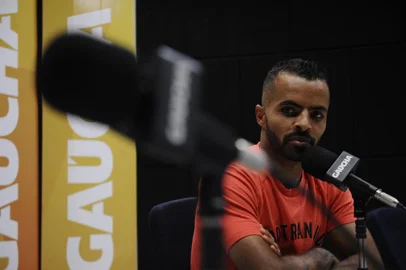  CAXIAS DO SUL, RS, BRASIL (14/02/2020)Show dos esportes edição Gaúcha Serra com apresentação de Eduardo Costa e Pedro Petrucci. Convidado, meia do Caxias Carlos Alberto da Silva. (Antonio Valiente/Agência RBS)