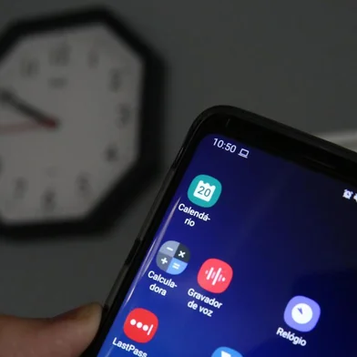 PORTO ALEGRE, RS, BRASIL - Smartphone androide.Indexador: Jefferson Botega<!-- NICAID(14296590) -->