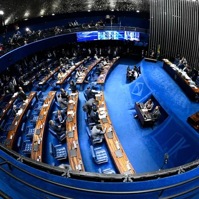 PlenÃ¡rio do Senado Federal durante sessÃ£o deliberativa ordinÃ¡ria. Ordem do dia. PlenÃ¡rio vota, em 1Â° turno, a reforma da PrevidÃªncia (PEC 6/2019). Mesa: senador Izalci (PSDB-DF); presidente do Senado Federal, senador Davi Alcolumbre (DEM-AP); secretÃ¡rio-geral da Mesa, Luiz Fernando Bandeira de Mello Filho.Foto: Marcos Oliveira/AgÃªncia Senado<!-- NICAID(14272487) -->