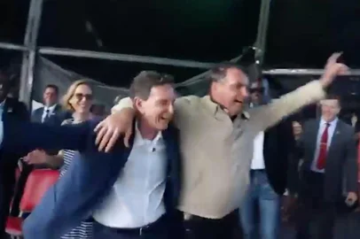  Dança de Bolsonaro e Crivella em evento religioso15/02/2020 Cerimônia de Celebração de 40 anos da Igreja Internacional da Graça de Deus ¿ Ano da Unção Dobrada(Rio de Janeiro - RJ, 15/02/2020) Presidente da República Jair Bolsonaro participa da Cerimônia de Celebração de 40 anos da Igreja Internacional da Graça de Deus ¿ Ano da Unção Dobrada.<!-- NICAID(14421166) -->