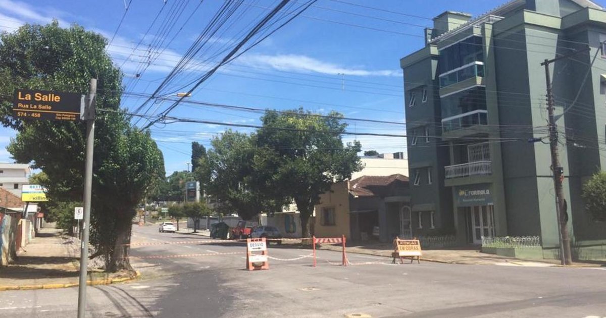 Obras bloqueiam a Rua Vinte de Setembro pelo menos até o final da semana em Caxias Pioneiro Obras bloqueiam a Rua Vinte de Setembro pelo menos até o final da semana em Caxias Pioneiro