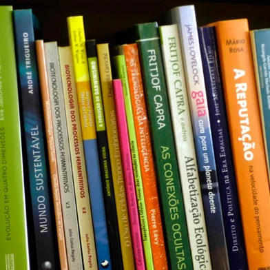 Fotos de livros para arquivo do jornal.<!-- NICAID(2973860) -->