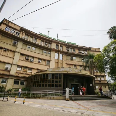  PORTO ALEGRE, RS, BRASIL, 14-02-2020: Campanha de recuperação da estrutura do Hospital de Pronto Soccorro de Porto Alegre. Será recuperado o telhado e alas do HPS (FOTO FÉLIX ZUCCO/AGÊNCIA RBS, Editoria de Porto Alegre).<!-- NICAID(14419683) -->