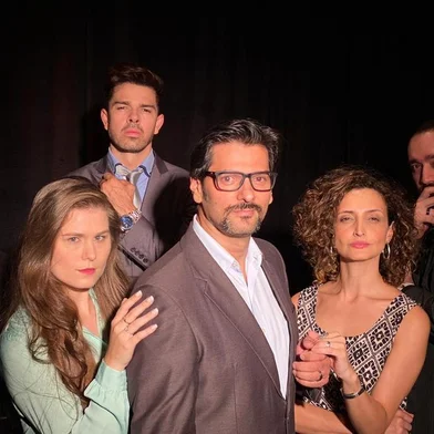 Adaptação teatral da obra de Augusto Cury, espetáculo O Homem Mais Inteligente da História trá estreia nacional em Porto Alegre, no Teatro do Sesi, em 3 de abril. Na foto, elenco da peça, com o protagonista Gil Hernandez (centro).<!-- NICAID(14421395) -->
