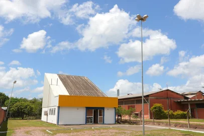Centro Cultural Multimeios Restinga<!-- NICAID(13251130) -->
