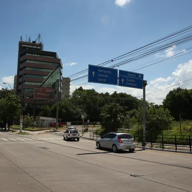  PORTO ALEGRE, RS, BRASIL, 19/02/2020- Obras na Plínio Brasil Milano com a Dom Pedro (perimetral). (Foto: Lauro Alves/Agencia RBS)<!-- NICAID(14424730) -->