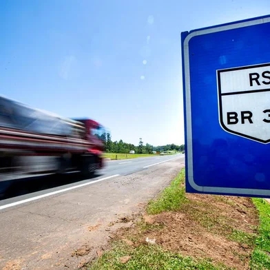  KM 350Estrela, RS, BRASIL, 06/11/2019: Obras na BR-386: Percorremos a BR-386 entre Canoas e Carazinho, trecho que será duplicado pela CCR, para mostrar o estado da rodovia e as obras que já estão sendo feitas e as que serão realizadas. (Foto: Omar Freitas / Agência RBS)Indexador: NGS