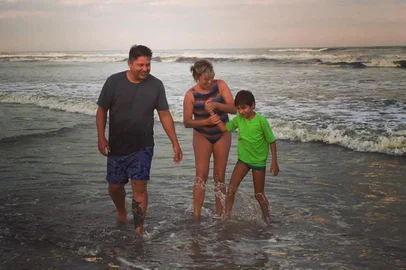 Isabel Ferrari, o marido, Joel, e o filho, Pedrinho.<!-- NICAID(14425556) -->
