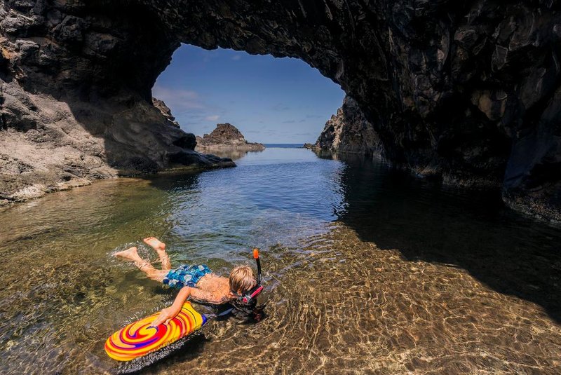 Piscinas naturais no Seixal, Ilha da Madeira (Portugal).<!-- NICAID(14419208) -->