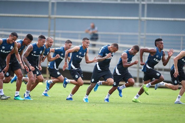 Grêmio cogita negociar redução salarial com grupo de jogadores; veja quanto