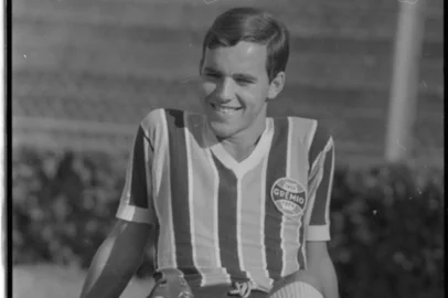  Valdir Espinosa (Valdir Atahualpa Ramirez Espinosa), jogador do Grêmio, em 1967.-Treino do Grêmio. Estádio Olímpico-#ENVELOPE: 44206<!-- NICAID(14272603) -->