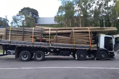 PRF prende motorista que dirigia caminhão sob efeito de medicamento inibidor de sono em Bento Gonçalves<!-- NICAID(14439246) -->