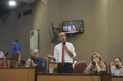 CAXIAS DO SUL, RS, BRASIL, 20/02/2020. 399º Sessão ordinária da Câmara. Vereadores votam a admissibilidade do processo de Impeachment do vereador Chico Guerra (REPUBLICANOS)Chico Guerra REPUBLICANOS(Lucas Amorelli/Agência RBS)<!-- NICAID(14425529) -->