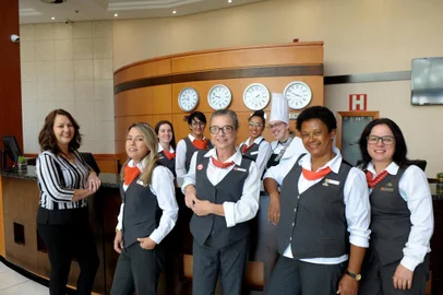  CAXIAS DO SUL, RS, BRASIL, 05/03/2020Gerente geral do hotel Intercity, Vania Misura e parte da equipe que tem, em sua maioria, mulheres. (Lucas Amorelli/Agência RBS)<!-- NICAID(14441177) -->