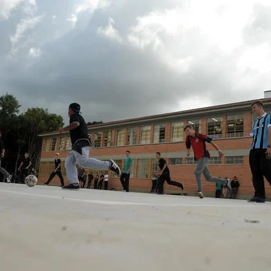  CAXIAS DO SUL, RS, BRASIL, 04/03/2020Graças ao empenho de pais e professores, alunos da Escola Avelino Boff, de Fazenda Souza, aproveitam uma quadra de esportes novinha, adquirida com recursos da comunidade escolar e moradores.(Lucas Amorelli/Agência RBS)<!-- NICAID(14439349) -->