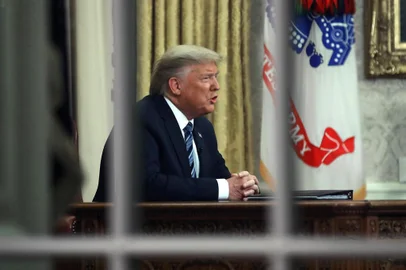 President Trump Addresses Nation From White House On CoronavirusWASHINGTON, DC - MARCH 11: U.S. President Donald Trump is seen through a window in the Oval Office as he addresses the nation on the response to the COVID-19 coronavirus, on March 11, 2020 in Washington, DC.   Mark Wilson/Getty Images/AFPEditoria: HTHLocal: WashingtonIndexador: MARK WILSONSecao: DiseaseFonte: GETTY IMAGES NORTH AMERICAFotógrafo: STF<!-- NICAID(14448253) -->