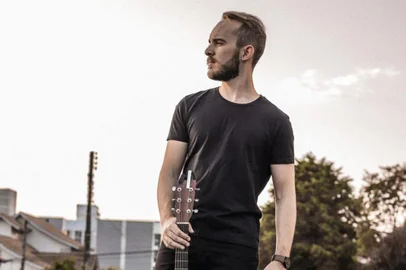 Rafael Witt lança seu primeiro single<!-- NICAID(14447090) -->