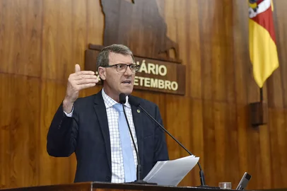 Foto: Vinicius Reis | Agência ALRSLegenda: Sessão Plenária, Gilmar Sossella