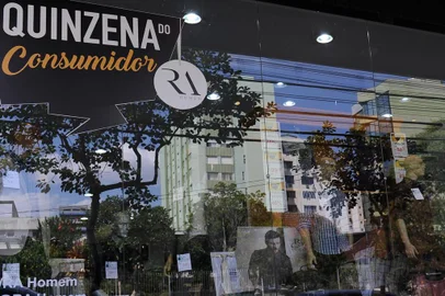  CAXIAS DO SUL, RS, BRASIL, 10/03/2020 - A RA Homem está envolvida com as promoções do Dia do Consumidor, cuja data oficial é no dia 15 de março. Na RA, a empresa decidiu ampliar para a Quinzena do Consumidor. Na loja há ofertas de produtos até 50% de desconto. (Marcelo Casagrande/Agência RBS)<!-- NICAID(14446289) -->