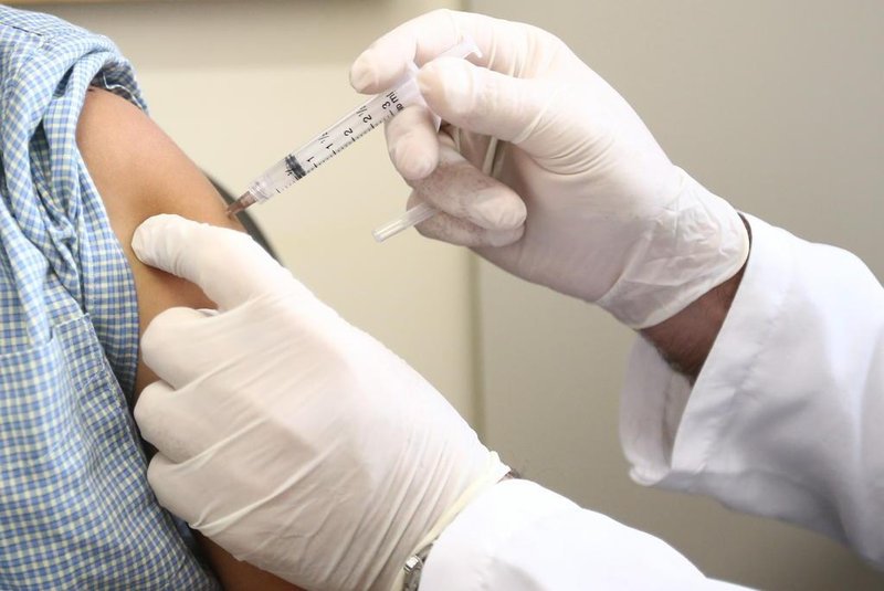  PORTO ALEGRE, RS, BRASIL - A 16ª Campanha Nacional de Vacinação contra a gripe A começou hoje e se estende até o dia 9 de maio. A partir deste ano, o público-alvo, que poderá receber gratuitamente a vacina, foi ampliado para atender crianças de dois a quatro anos.<!-- NICAID(10424530) -->
