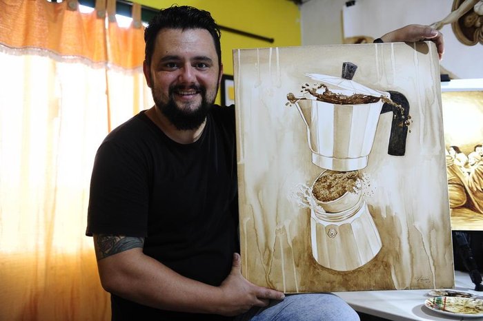 Vá lá na calçada': pintores são barrados em restaurante de Chapecó por  estarem sujos de tinta