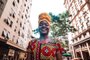  PORTO ALEGRE, RS, BRASIL - 18.03.2020 - Imigrante angolana trabalha na Tranças África, criada por angolanos. (Foto: Omar Freitas/Agencia RBS)Indexador: Omar Freitas<!-- NICAID(14455520) -->