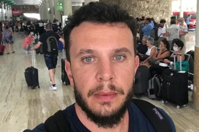 Caxiense Cássio Simioni, caxiense que não consegue voltar para casa<!-- NICAID(14458110) -->