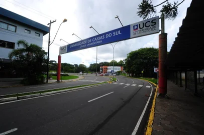  CAXIAS DO SUL, RS, BRASIL, 03/02/2020. A Universidade de Caxias do Sul (UCS) estuda restringir a circulação de veículos no campus durante as madrugadas e fins de semana. A medida ainda é discutida pela reitoria da instituição e não tem data para entrar em vigor, mas é apontada como uma forma de proteger o patrimônio e melhorar a segurança de quem circula pela área. (Porthus Junior/Agência RBS)<!-- NICAID(14407642) -->