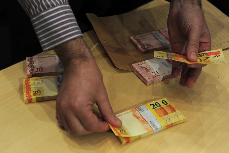  PORTO ALEGRE, RS, BRASIL, 23/07/2012, 15:00hs. Banco Central apresenta as novas cédulas de 10 e 20 reais . (Foto: Fernando Gomes/ Zero Hora).<!-- NICAID(8439113) -->