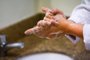  PORTO ALEGRE, RS, BRASIL, 26-02-2020: Dicas de como higienizar corretamente as mãos. (Foto: Mateus Bruxel / Agência RBS)Indexador: Mateus Bruxel<!-- NICAID(14432349) -->