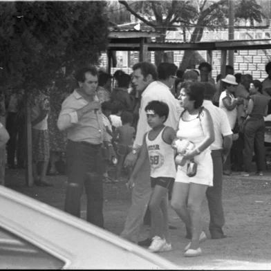  Curandeiro brasileiro Carlos Eustáquio Barbosa, conhecido como Garrincha, é procurado em Uruguaiana por argentinos e brasileiros interessados em serem curados de alguma espécie de doença.Milagroso para uns, farsante para outros.-#ENVELOPE: 19324<!-- NICAID(14456558) -->