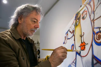  PORTO ALEGRE, RS, BRASIL, 10.07.2019. Victor Hugo Porto. Abertura de nova edição da exposição coletiva In Process, na Gravura Galeria de Arte.  (FOTO ANDRÉA GRAIZ/AGÊNCIA RBS)Indexador: Andrea Graiz<!-- NICAID(14159658) -->