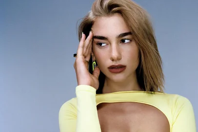 Dua Lipa<!-- NICAID(14463766) -->