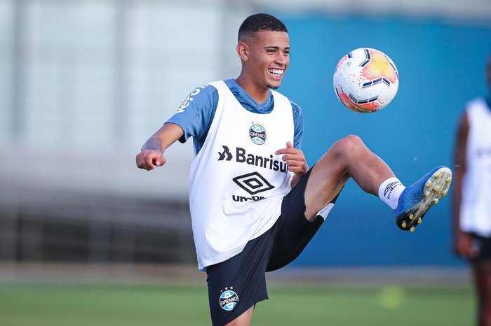Patrick fala sobre nova chance no Grêmio: Feliz em estar de volta a um jogo do time principal