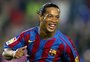 Há 18 anos, Ronaldinho chegava ao Barcelona; relembre gols do craque