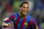  Barcelona's Brazilian Ronaldinho celebrates after scoring from the penalty spot to make it 1-0 against Real Madrid during their Spanish league football match at the Camp Nou Stadium in Barcelona, 01 April 2006. AFP PHOTO/CESAR RANGEL (Photo by CESAR RANGEL / AFP)Editoria: SPOLocal: BarcelonaIndexador: CESAR RANGELSecao: soccerFonte: AFP